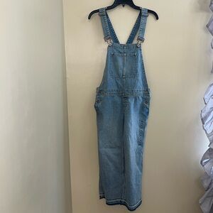 Old Navy Cropped Overalls